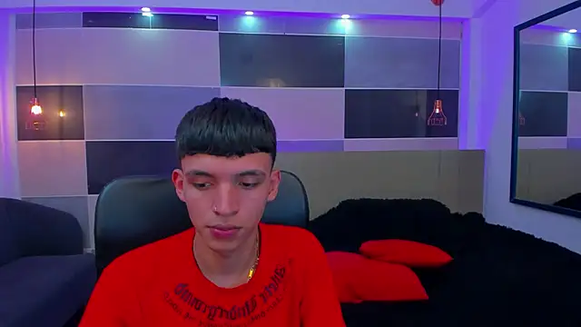 Snapshot of Juan_Nd_Steven chatting on February 13, 2025, 7:24 am Juan Nd Steven online show from February 13, 2025, 7:24 am