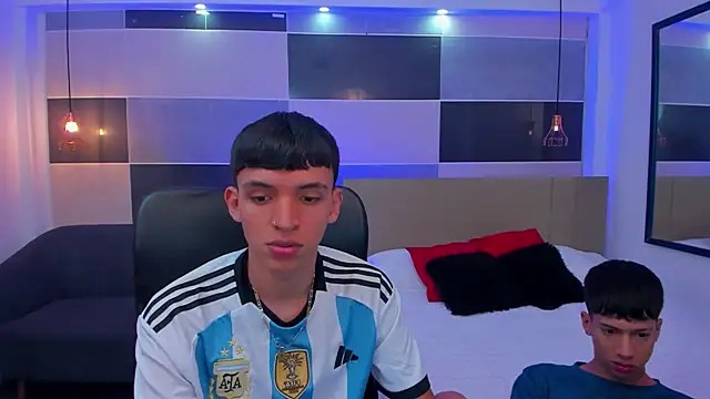 Snapshot of Juan_Nd_Steven chatting on February 19, 2025, 4:12 am Juan Nd Steven online show from February 19, 2025, 4:12 am