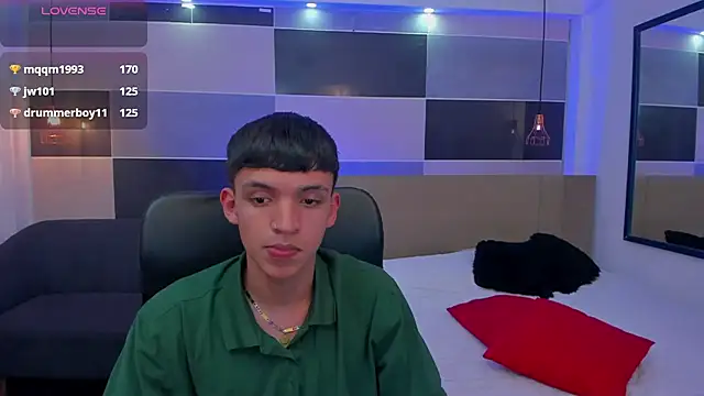 Snapshot of Juan_Nd_Steven chatting on February 22, 2025, 10:51 am Juan Nd Steven online show from February 22, 2025, 10:51 am