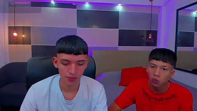 Snapshot of Juan_Nd_Steven chatting on February 28, 2025, 4:54 am Juan Nd Steven online show from February 28, 2025, 4:54 am