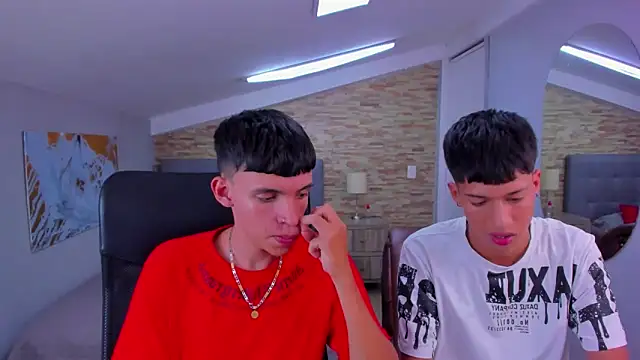 Snapshot of Juan_Nd_Steven chatting on March 5, 2025, 10:33 am Juan Nd Steven online show from March 5, 2025, 10:33 am