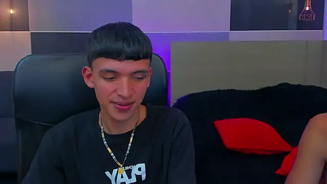 Snapshot of Juan_Nd_Steven chatting on March 13, 2025, 10:47 am Juan Nd Steven online show from March 13, 2025, 10:47 am