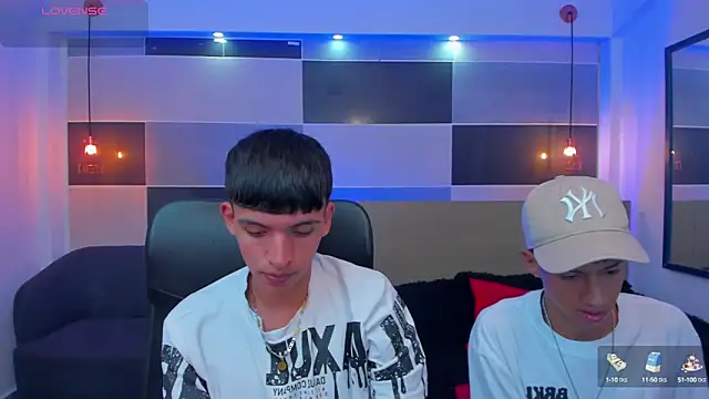 Snapshot of Juan_Nd_Steven chatting on March 16, 2025, 12:33 pm Juan Nd Steven online show from March 16, 2025, 12:33 pm