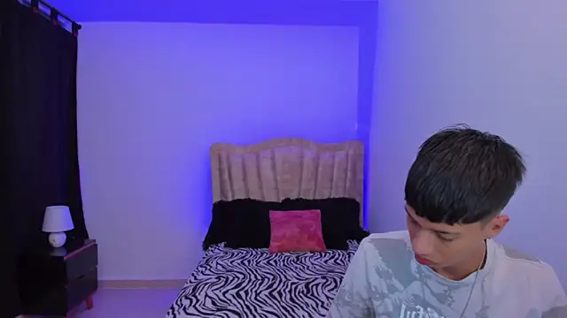 Snapshot of Juan_Nd_Steven chatting on September 12, 2025, 4:23 am Juan Nd Steven online show from September 12, 2025, 4:23 am