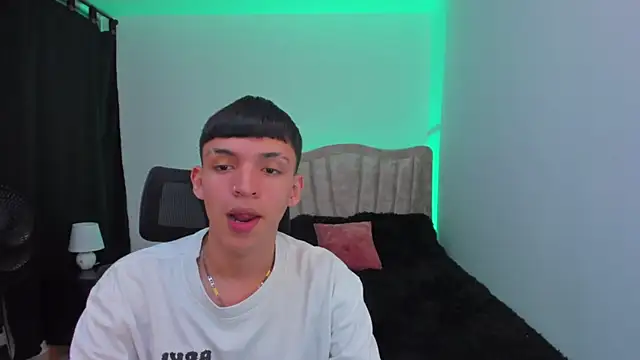 Snapshot of Juan_Nd_Steven chatting on September 24, 2025, 4:27 am Juan Nd Steven online show from September 24, 2025, 4:27 am