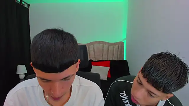 Snapshot of Juan_Nd_Steven chatting on October 3, 2025, 4:09 am Juan Nd Steven online show from October 3, 2025, 4:09 am