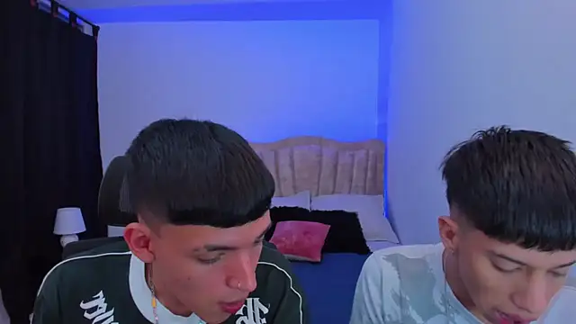 Snapshot of Juan_Nd_Steven chatting on October 8, 2025, 4:10 am Juan Nd Steven online show from October 8, 2025, 4:10 am