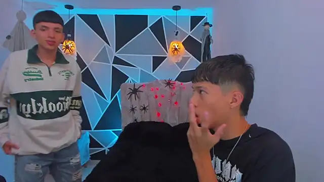 Snapshot of Juan_Nd_Steven chatting on October 15, 2025, 4:23 am Juan Nd Steven online show from October 15, 2025, 4:23 am