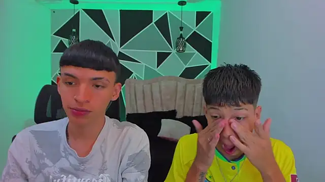 Snapshot of Juan_Nd_Steven chatting on November 12, 2025, 4:24 am Juan Nd Steven online show from November 12, 2025, 4:24 am