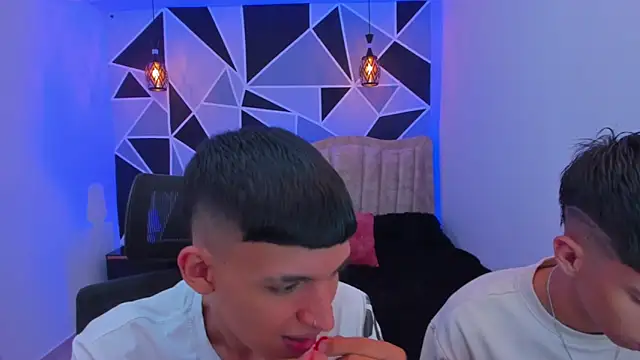 Snapshot of Juan_Nd_Steven chatting on November 15, 2025, 4:32 am Juan Nd Steven online show from November 15, 2025, 4:32 am