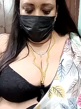 Snapshot of ashikaa_r chatting on January 1, 2025, 8:04 pm ashikaa r online show from January 1, 2025, 8:04 pm