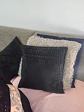 Snapshot of Nicky-Blue chatting on December 8, 2024, 1:14 pm Nicky-Blue online show from December 8, 2024, 1:14 pm