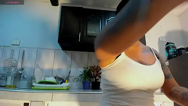 Snapshot of luisa16xxx chatting on December 19, 2024, 1:50 am luisa16xxx online show from December 19, 2024, 1:50 am