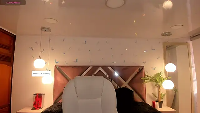  Antonnela  online show from September 20, 2025, 1:34 pm