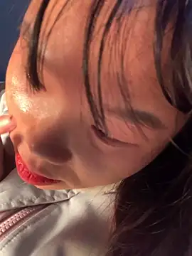 Snapshot of Laura8910 chatting on December 14, 2024, 4:42 pm Laura8910 online show from December 14, 2024, 4:42 pm