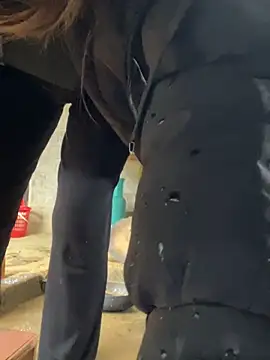 Snapshot of Laura8910 chatting on January 22, 2025, 4:13 am Laura8910 online show from January 22, 2025, 4:13 am