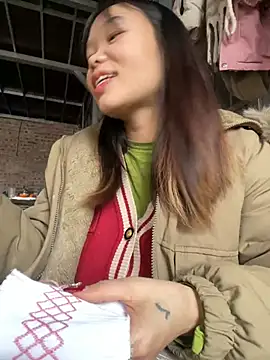 Snapshot of Laura8910 chatting on February 14, 2025, 7:28 am Laura8910 online show from February 14, 2025, 7:28 am