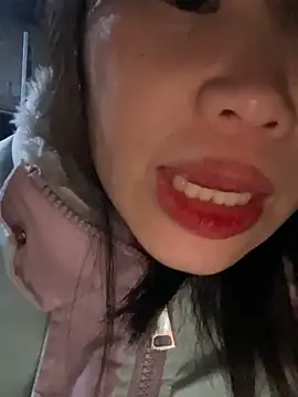 Snapshot of Laura8910 chatting on February 26, 2025, 12:14 pm Laura8910 online show from February 26, 2025, 12:14 pm