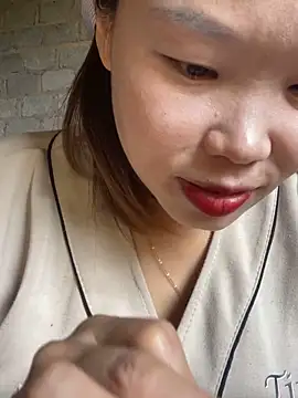 Snapshot of Laura8910 chatting on March 5, 2025, 5:40 am Laura8910 online show from March 5, 2025, 5:40 am