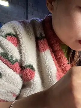 Snapshot of Laura8910 chatting on March 18, 2025, 3:20 am Laura8910 online show from March 18, 2025, 3:20 am