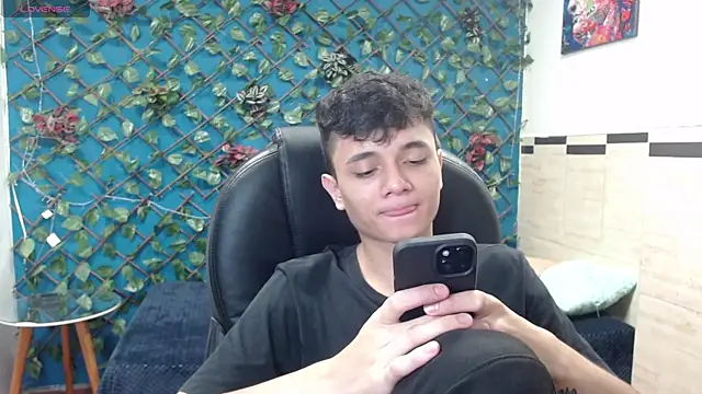 Waturox online show from February 6, 2025, 8:02 pm