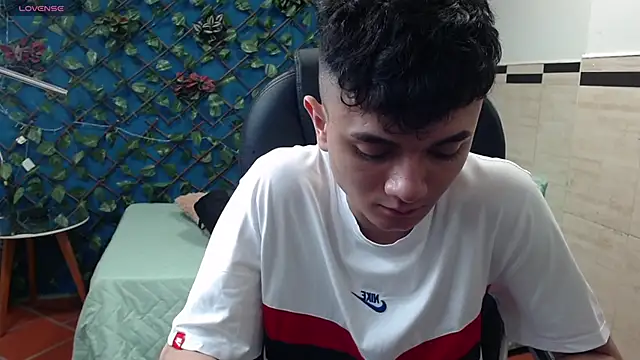 Waturox online show from February 18, 2025, 1:43 am