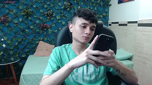 Waturox online show from February 25, 2025, 7:25 pm