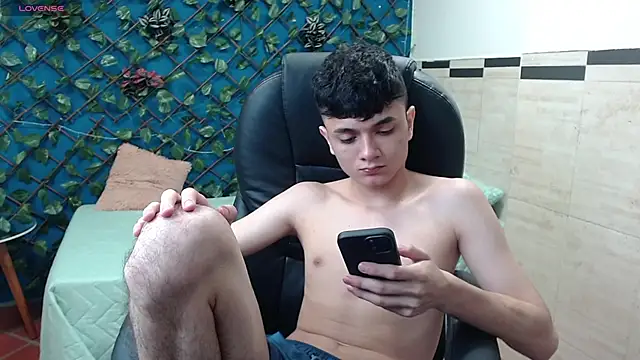 Waturox online show from February 25, 2025, 10:29 pm