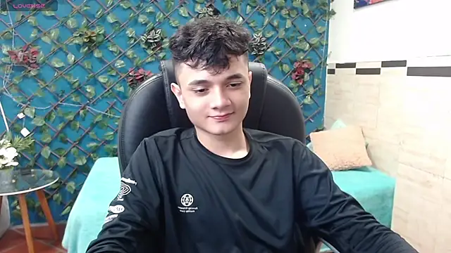 Waturox online show from March 14, 2025, 7:01 pm