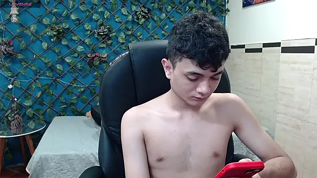 Waturox online show from September 19, 2025, 7:47 pm