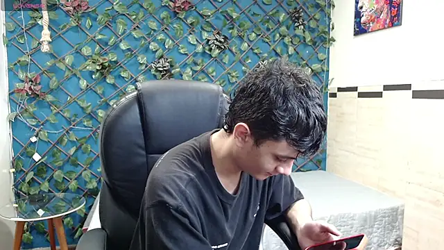 Waturox online show from October 14, 2025, 7:36 pm