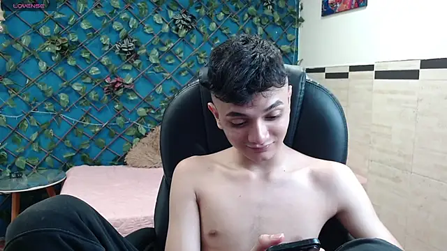 Waturox online show from November 15, 2025, 7:32 pm