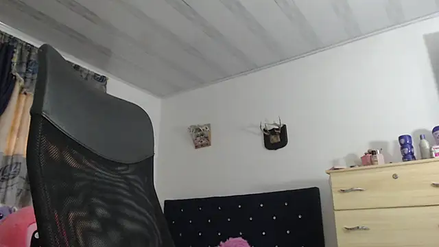 Snapshot of sweet_cutetras22 chatting on February 1, 2025, 11:43 am sweet cutetras22 online show from February 1, 2025, 11:43 am