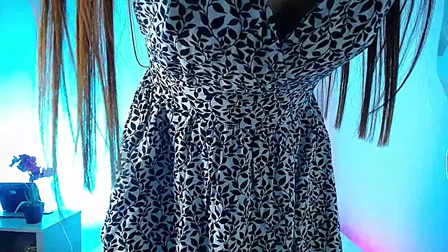 salomee star  online show from December 8, 2024, 1:58 pm