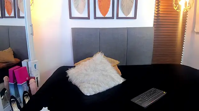 Snapshot of Scarleth_swann chatting on October 9, 2025, 11:41 am Scarleth swann online show from October 9, 2025, 11:41 am
