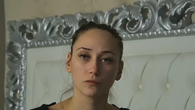 AliceMunro online show from December 18, 2025, 8:48 pm