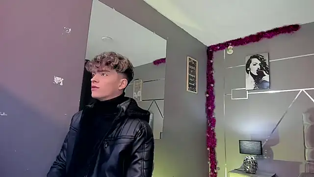 Snapshot of ANDRIUS_24 chatting on December 5, 2024, 12:44 pm ANDRIUS 24 online show from December 5, 2024, 12:44 pm