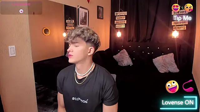 Snapshot of ANDRIUS_24 chatting on March 8, 2025, 5:54 pm ANDRIUS 24 online show from March 8, 2025, 5:54 pm