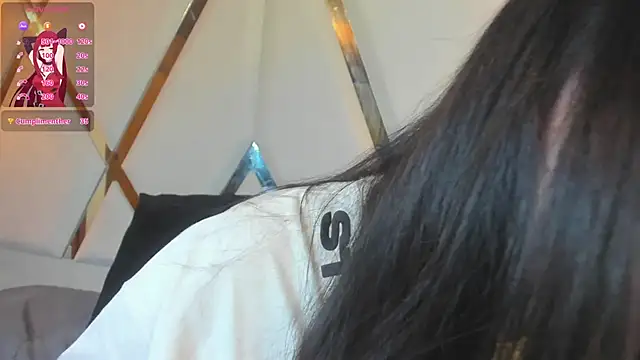Snapshot of MarielQueenx chatting on January 4, 2025, 6:52 am MarielQueenx online show from January 4, 2025, 6:52 am