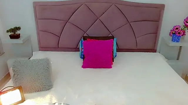 Snapshot of laura_sweett120 chatting on February 14, 2025, 3:54 am laura sweett120 online show from February 14, 2025, 3:54 am