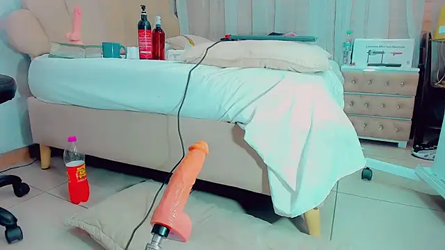 EmilyySaenz online show from January 31, 2025, 1:02 pm