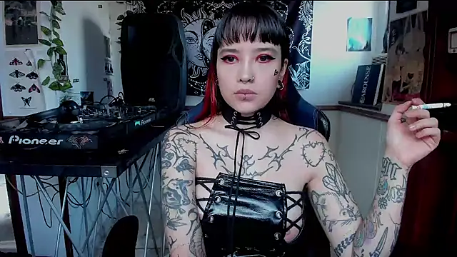 Demongirl6666 online show from February 14, 2025, 9:43 pm