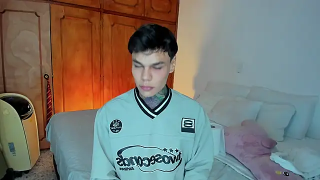 Jordyrodriiguez online show from December 19, 2024, 6:56 pm