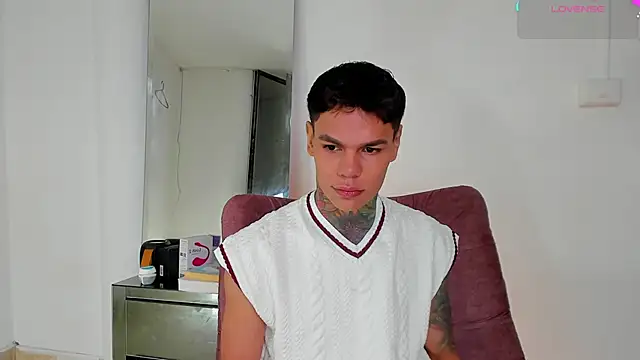 Jordyrodriiguez online show from October 14, 2025, 1:12 pm