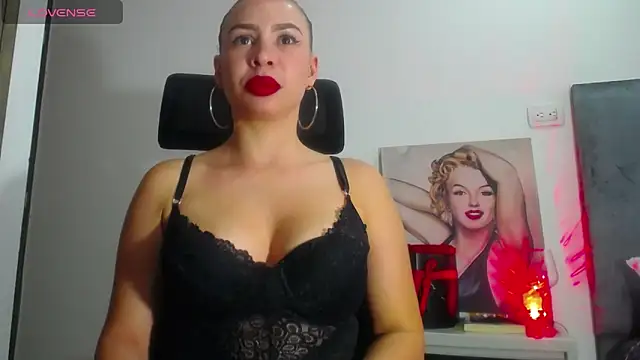 Snapshot of Shantalhotx69 chatting on December 14, 2024, 9:13 pm Shantalhotx69 online show from December 14, 2024, 9:13 pm