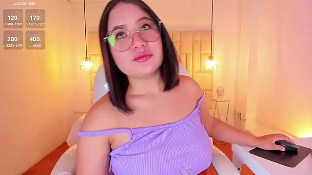 Snapshot of HannaKarson chatting on January 8, 2025, 11:32 am HannaKarson online show from January 8, 2025, 11:32 am