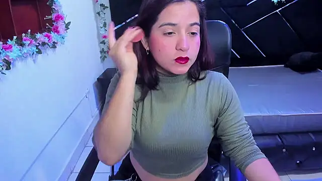 Snapshot of MariaClay chatting on December 2, 2025, 12:10 pm MariaClay online show from December 2, 2025, 12:10 pm