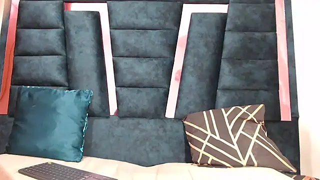 DiannellaforYou online show from November 29, 2025, 11:30 pm