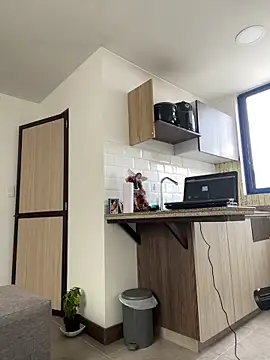 LauraCadwell online show from December 22, 2024, 4:27 pm