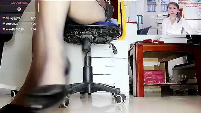 andii-1 online show from November 15, 2025, 2:31 am